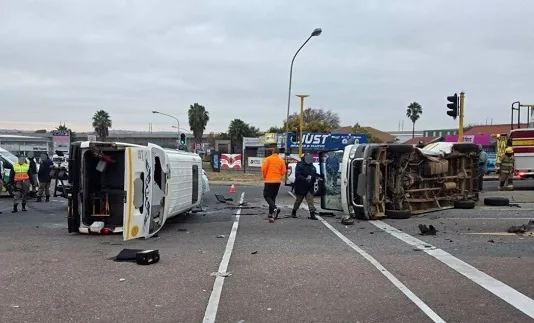 16 Injured After Two Minibus Taxis Overturn in Centurion CBD 16 Injured After Two Minibus Taxis Overturn in Centurion CBD