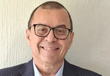 Choosing the right university: Essential questions for prospective students Dr Oliver Seale, Executive Dean at Rosebank International