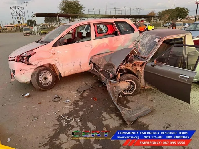 Olievenhoutbosch-crash Three Injured in Olievenhoutbosch Shopping Centre Crash