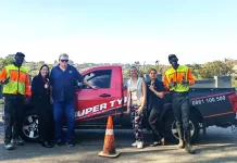 Pictured (L-R): Welcome Mathenjwa, Nytanya Loretz (Super Tyres General Manager), Steve Botes (Clifton Hill Estate), Michelle Handley (101 Acutts Estate), Frances Mans (Estate Manager of The Body Corporate of Le Domaine) and Chris Nxumalo.