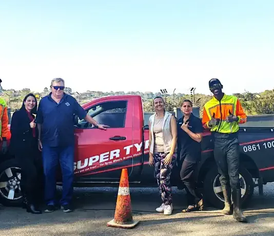 Pictured (L-R): Welcome Mathenjwa, Nytanya Loretz (Super Tyres General Manager), Steve Botes (Clifton Hill Estate), Michelle Handley (101 Acutts Estate), Frances Mans (Estate Manager of The Body Corporate of Le Domaine) and Chris Nxumalo.
