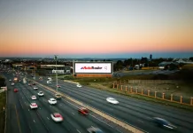 AutoTrader lights up the N1 with South Africa’s largest digital billboard launch