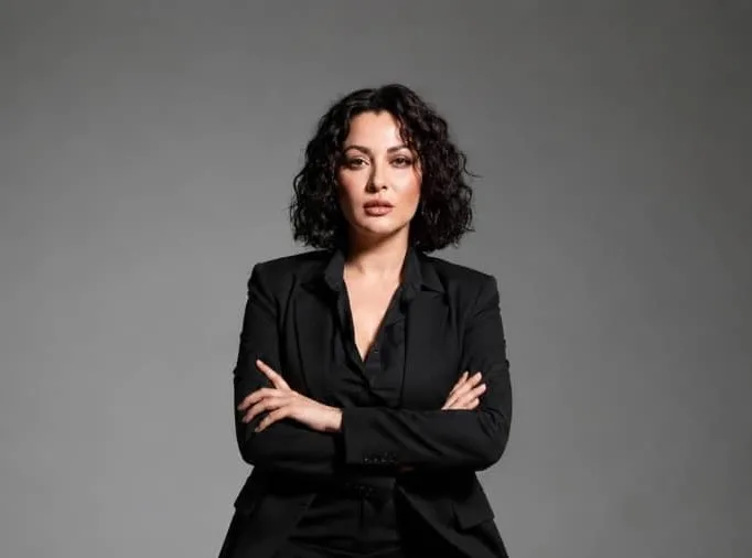 wra3ed88 Sarah Gholizadeh Aghghale