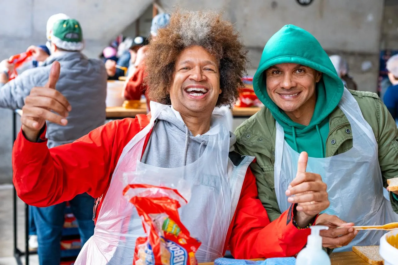 THOUSANDS IN CAPE TOWN GAVE LADLES OF LOVE A HAND – JOBURG ITS YOUR TURN NEXT THOUSANDS IN CAPE TOWN GAVE LADLES OF LOVE A HAND – JOBURG ITS YOUR TURN NEXT
