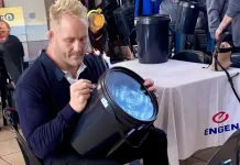 Springbok rugby player and Engen ambassador Vincent Koch joined employee volunteers and wrote his message of hope. Image supplied by PR company for Engen