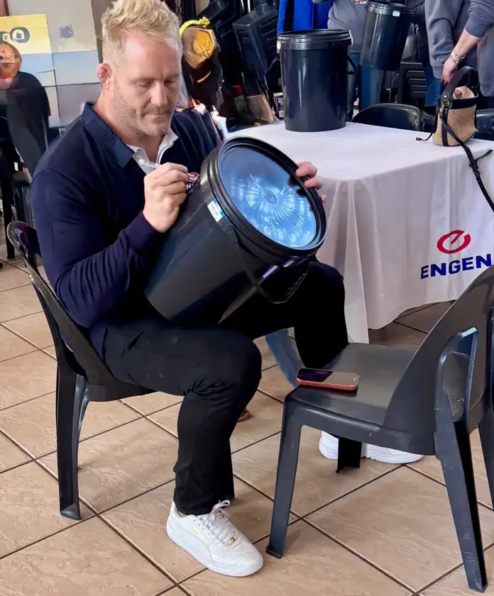 Engen and Vivo Energy employees make every minute count on Mandela Day Engen and Vivo Energy employees make every minute count on Mandela Day