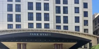 Mercedes-Benz S-Class at Park Hyatt Melbourne. Image supplied by Urban Chauffeur Cars.