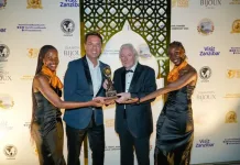 Travelstart Celebrates 20th Birthday by Bringing Home Africa’s Leading Online Travel Agency Title Wouter Nel from Travelstart and Graham E. Cooke-founder and president of the World Travel Awards. Image supplied by PR company.
