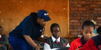 Mobil™ Give a Drop brings practical mathematics support to Kagiso school Mobil™ Give a Drop brings practical mathematics support to Kagiso school