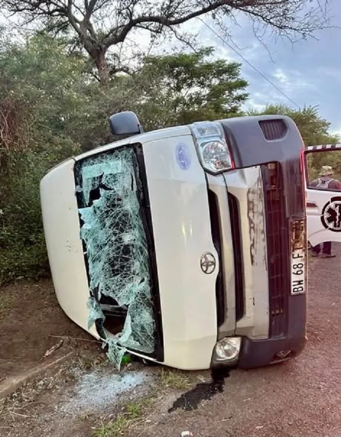 14 Injured After Minibus Taxi Overturns in Cottonlands, KZN 14 Injured After Minibus Taxi Overturns in Cottonlands, KZN