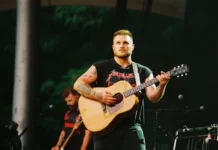 ZACH BRYAN RELEASES NEW EP YOUNG MANHOOD AND OTHER DONATABLE ORGANS VIA WARNER RECORDS Grammy Award-winning singer, songwriter, and producer Zach Bryan. Image supplied by PR company.